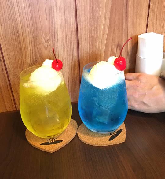 カフェ「花栞」で
映えスイーツ三昧 / 1