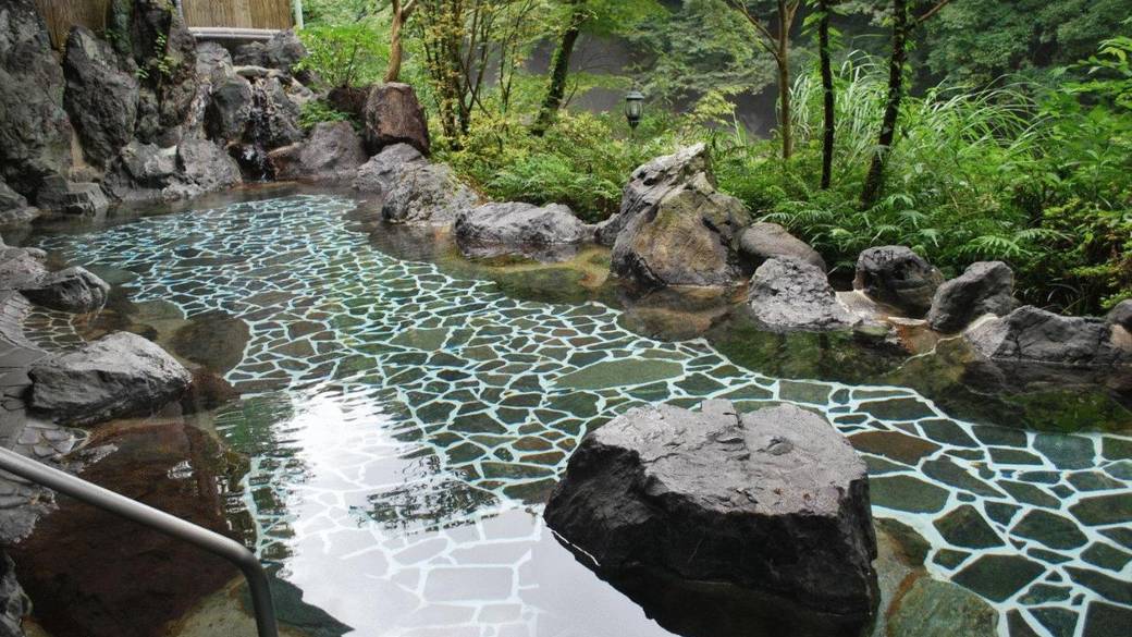 せせらぎを感じる
癒やしの露天風呂 / 1