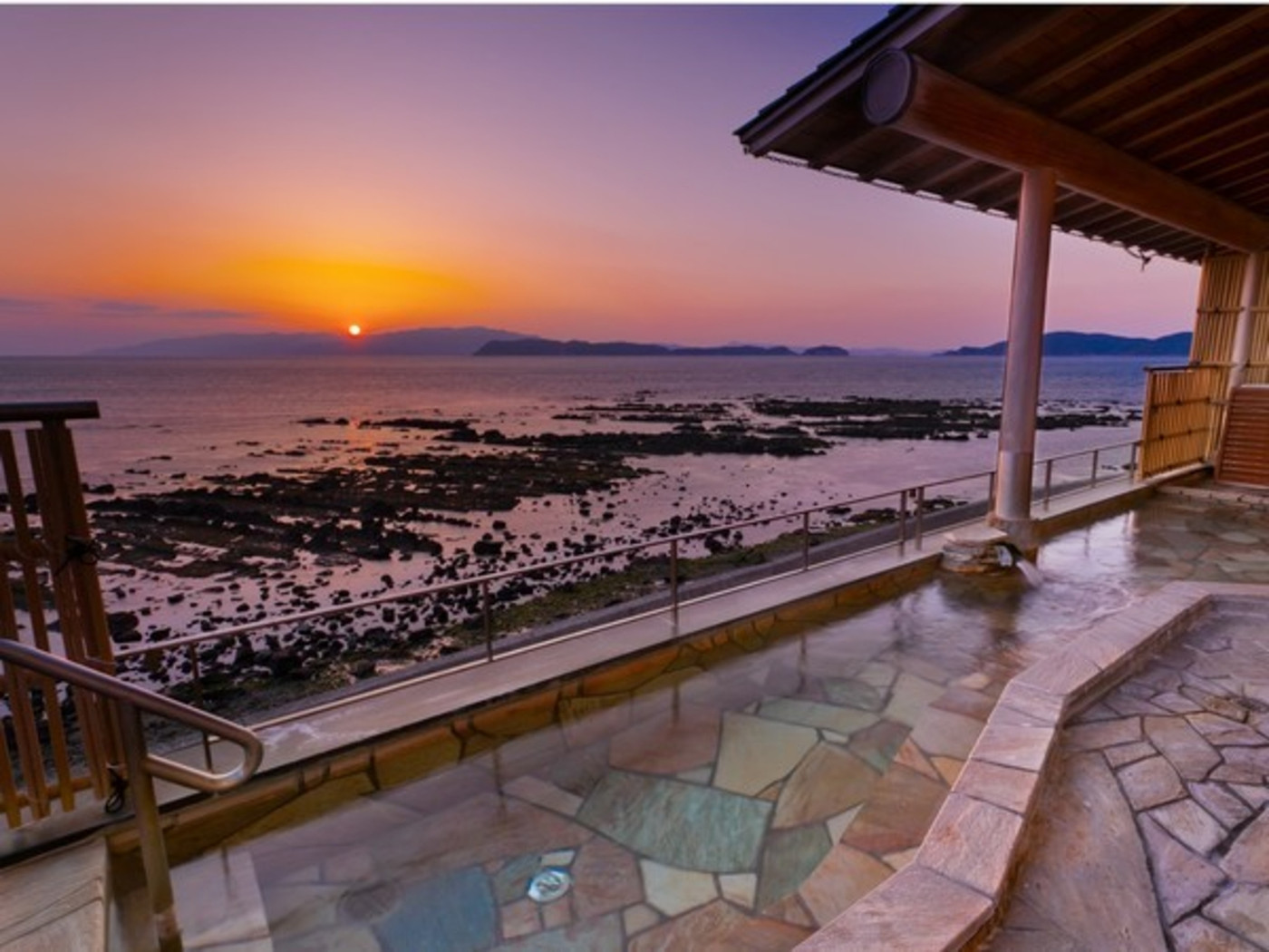 オーシャンビュー客室で加太名物の鯛や伊勢海老を堪能3927378