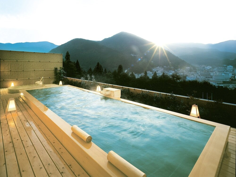 12.温泉街を一望する露天風呂「ホテルくさかべアルメリア」3498652