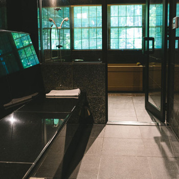 「サーマルサウナ」でじんわりデトックス。客室で金泉も楽しめる温泉宿4375068