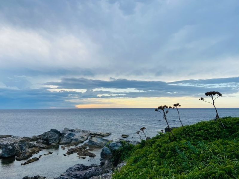電動自転車をレンタルして、夕日を見に海沿いへサイクリングに行きました