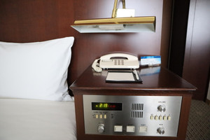 枕元はレトロな雰囲気