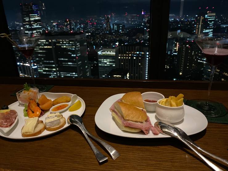 伝統技が光る
国際食豊かなグルメ / 4