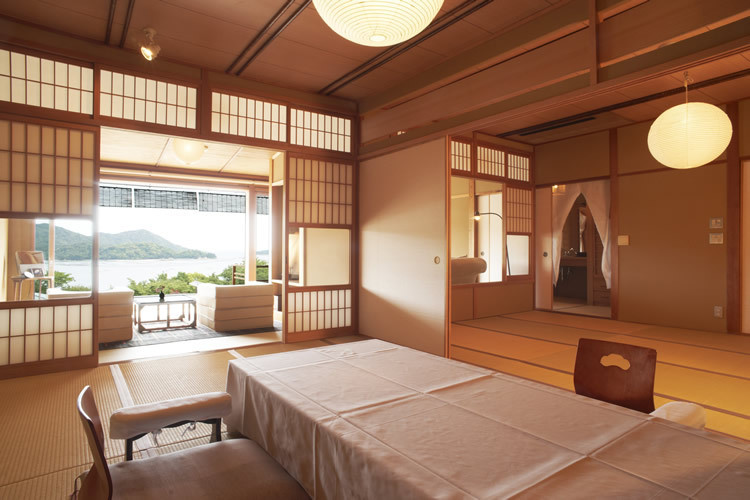 秘密基地のような図書室にわくわく！3478644