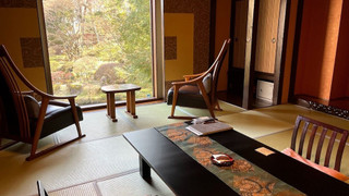 [禁煙] 本館 庭園眺望 和室10畳 バス無し/トイレ付き/洗面付