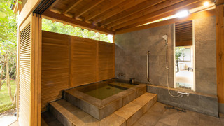 源泉かけ流し露天風呂付【秋の館・和洋特別室／養老の間】禁煙