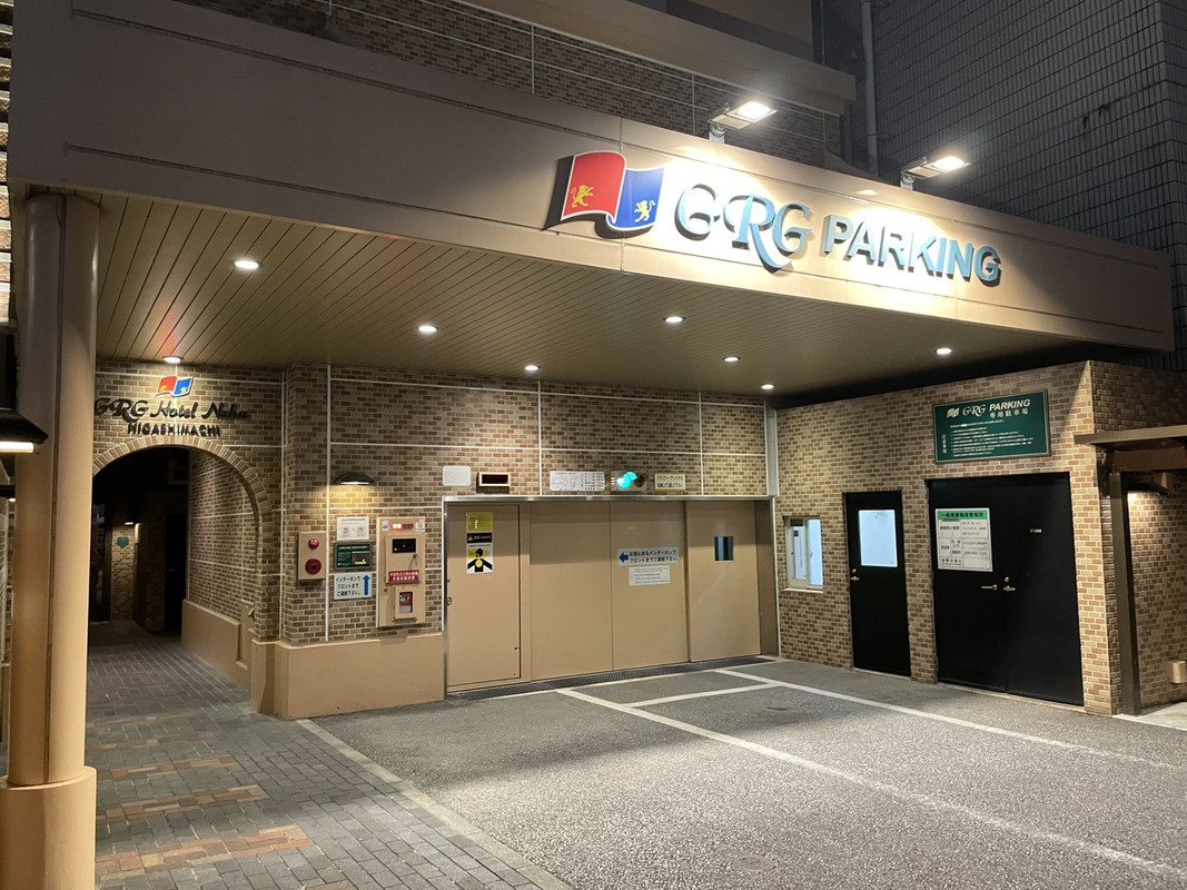 駐車場側出入口