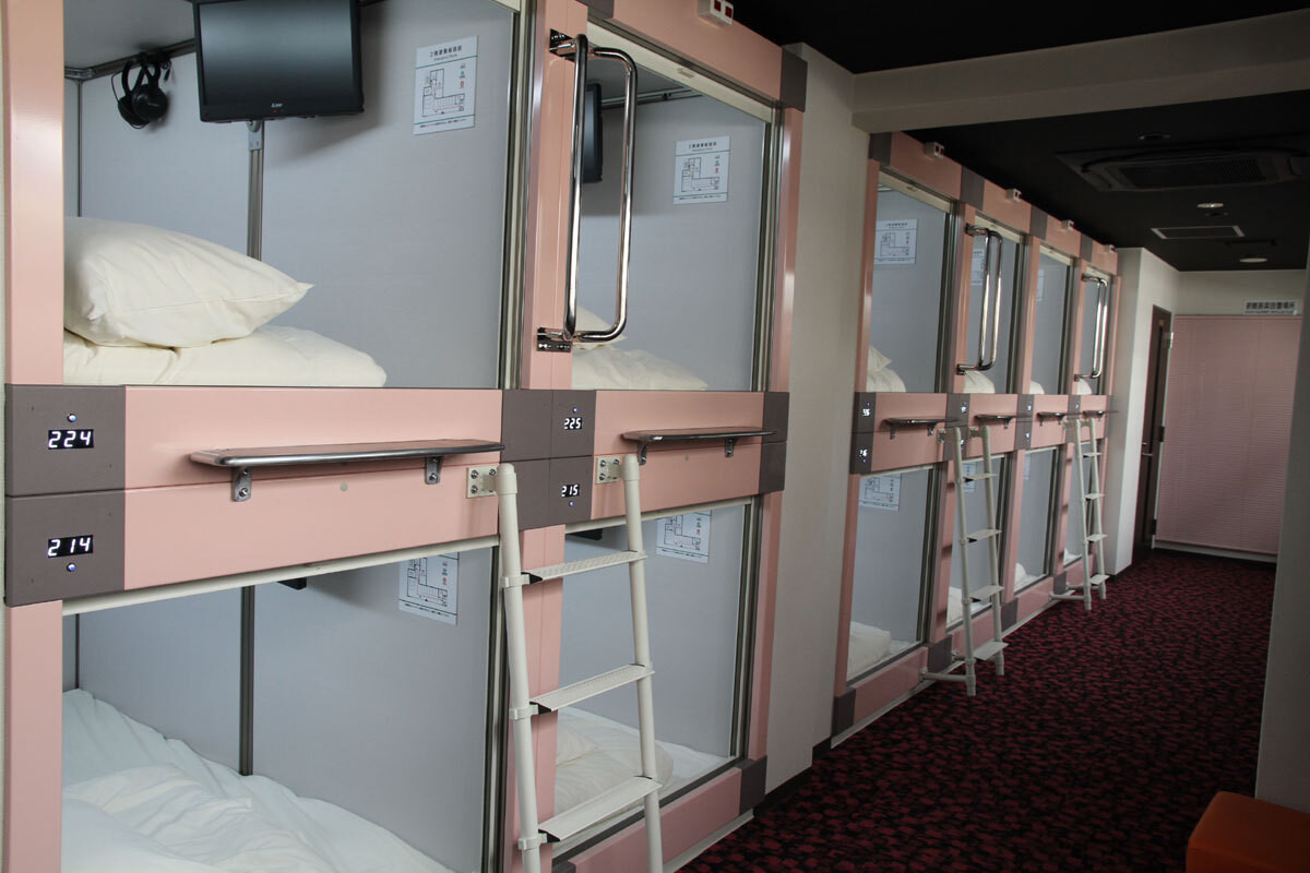 ゆったりベッドで楽チン！「神戸カプセルホテル セキ」3477478