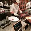 仙台名物の牛タンを目の前で焼いてくれる。
