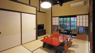 町屋　西対 (ベッド + 布団)