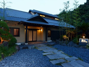 数寄屋造りのお部屋と庭園露天風呂でくつろぐ上品な休日3563850