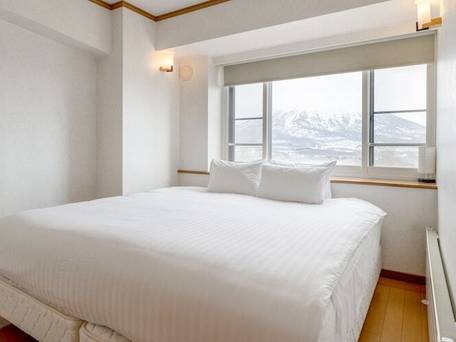 Mountainside Palace / 4