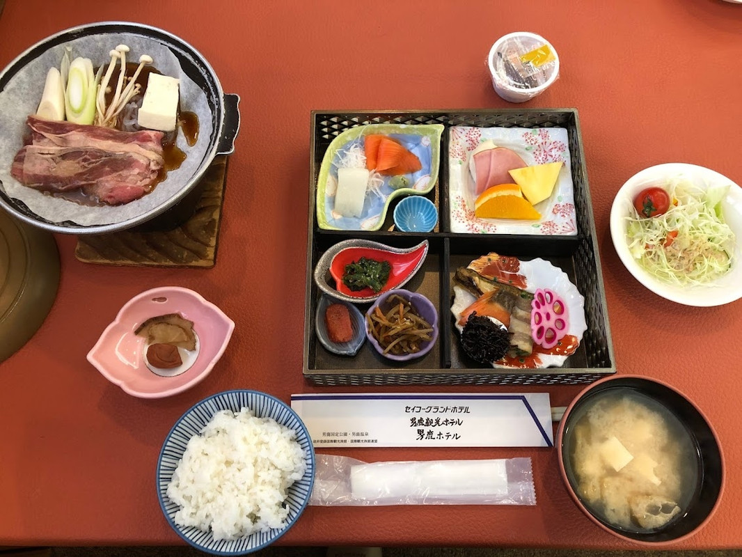 朝食：新米のあきたこまちが美味しかったです