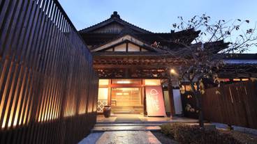 施設の入り口 / 24