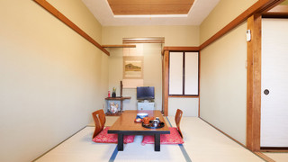 和室 6畳 (専用トイレ·共用バスルーム·布団) 禁煙