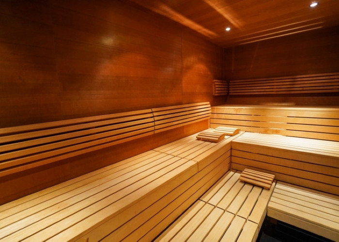 約100度にもなるという高温のサウナでたっぷり汗をかいて（画像はイメージです）