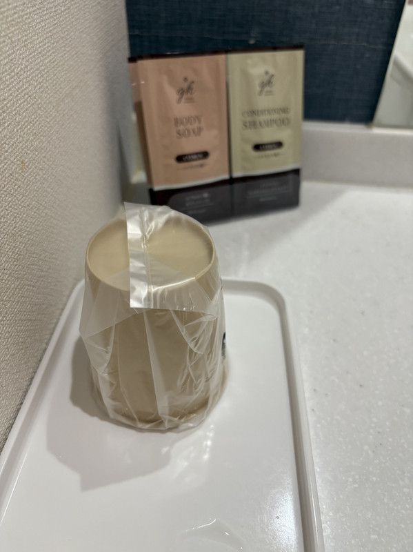 コップは紙コップ