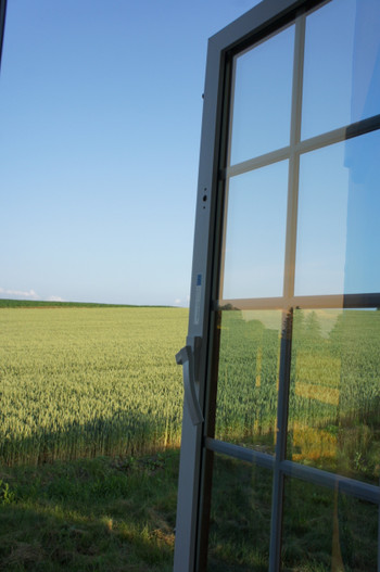 丘に佇むコテージ49612