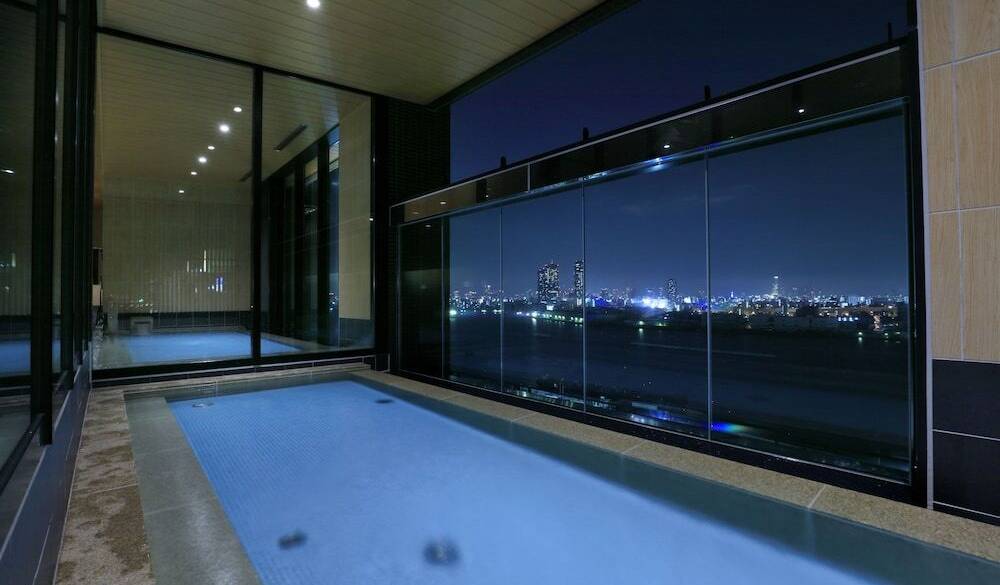 大阪湾の夜景も楽しめる
展望露天「スカイスパ」 / 1