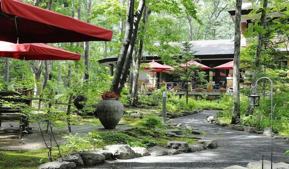 丁寧に整えられた庭園 / 1