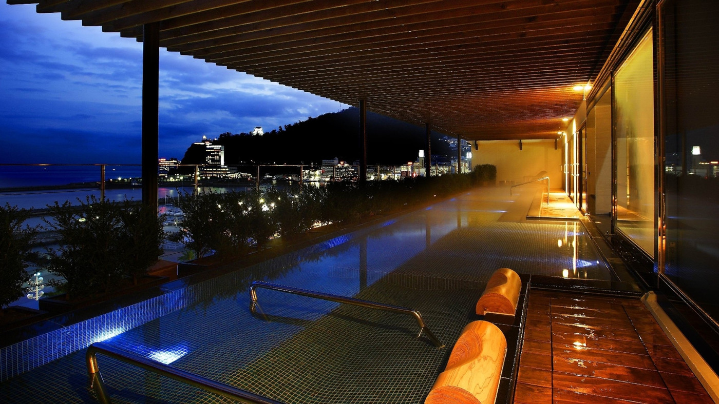 目の前に花火が打ちあがる絶好のロケーション！夜景も楽しめる絶景温泉3463566