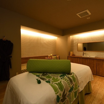 全室個室が嬉しい!アロマオイルやキャンドルの灯りに癒されるトリートメント3451241