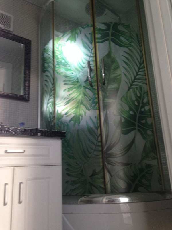 バスルームのシャワー