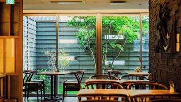 ロビーラウンジ / 11