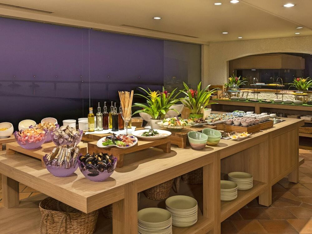 キッズコーナーもあるバイキングやプールにワクワク♪4253199