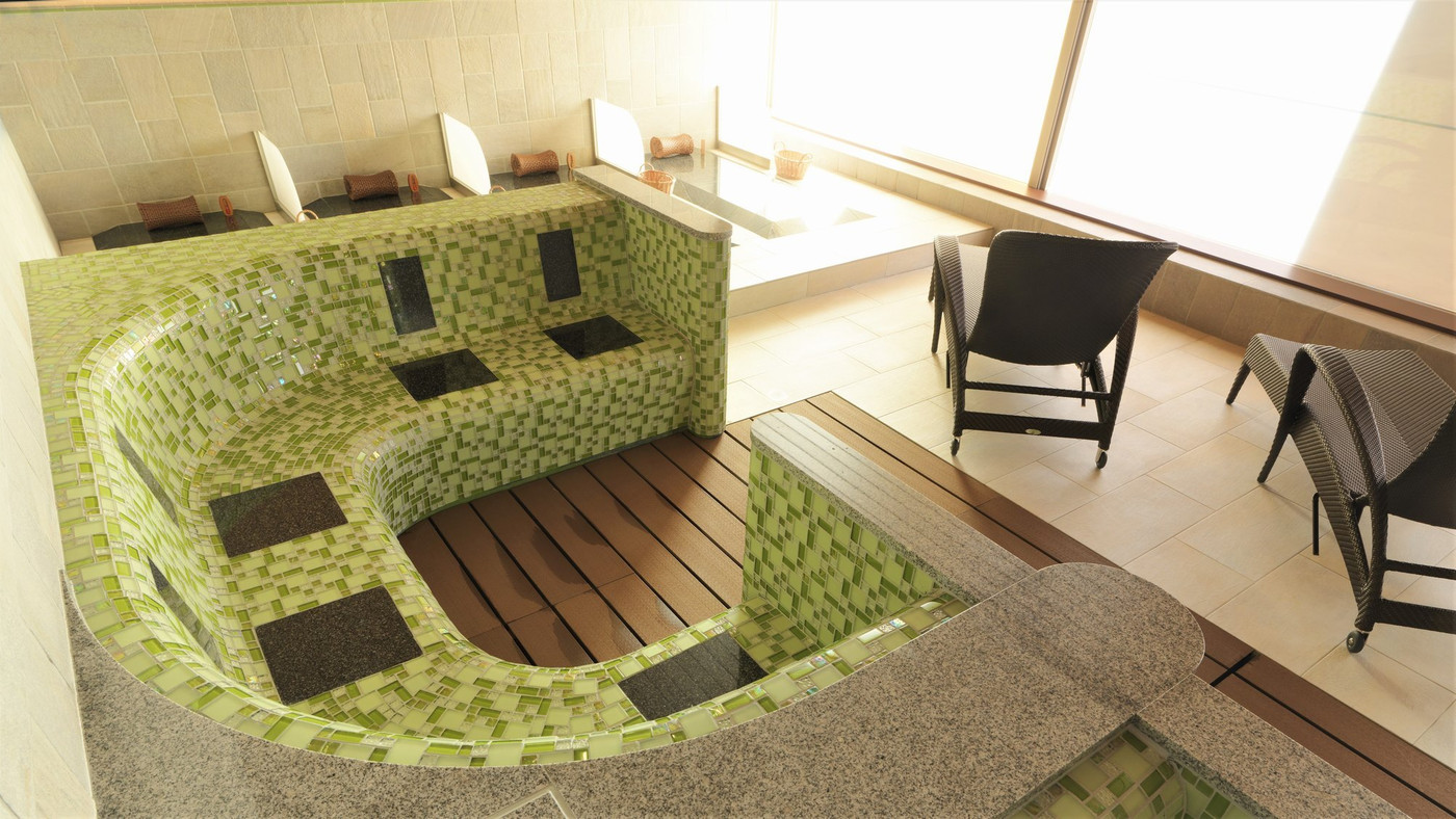 岩盤浴で代謝を上げてデトックスしたらトリートメントスパでリラックス3918761