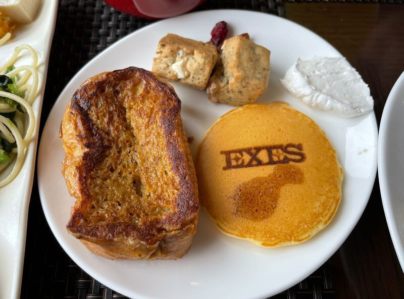 EXESと描かれたパンケーキが面白くて写真をぱしゃり / 3