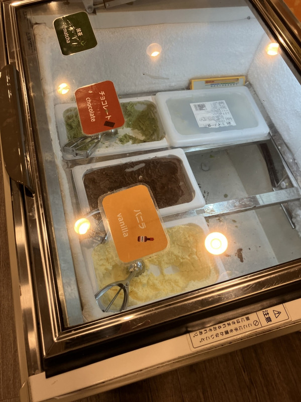 アイスクリームが数種類用意されている