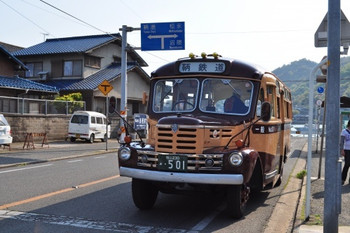 レトロなバスで観光はいかが？688468