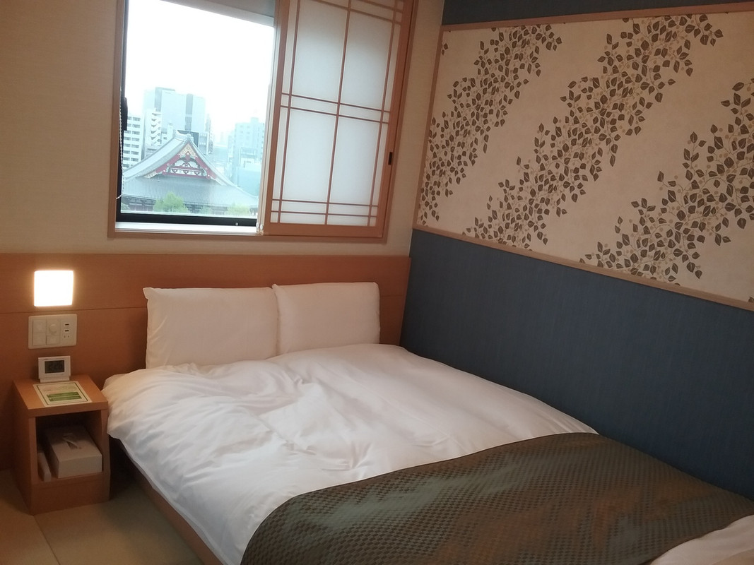 1114号室ダブル。角部屋。浅草寺、スカイツリーも目の前!