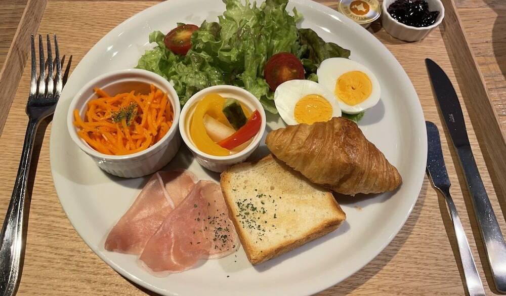 季節の食材が楽しめる
美しい朝食プレート / 1