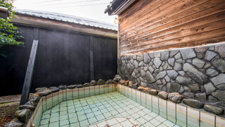 【離れ・椿の荘／柊の荘】二間続き＜天然温泉露天風呂＞ [和室] [禁煙] [眺望なし]