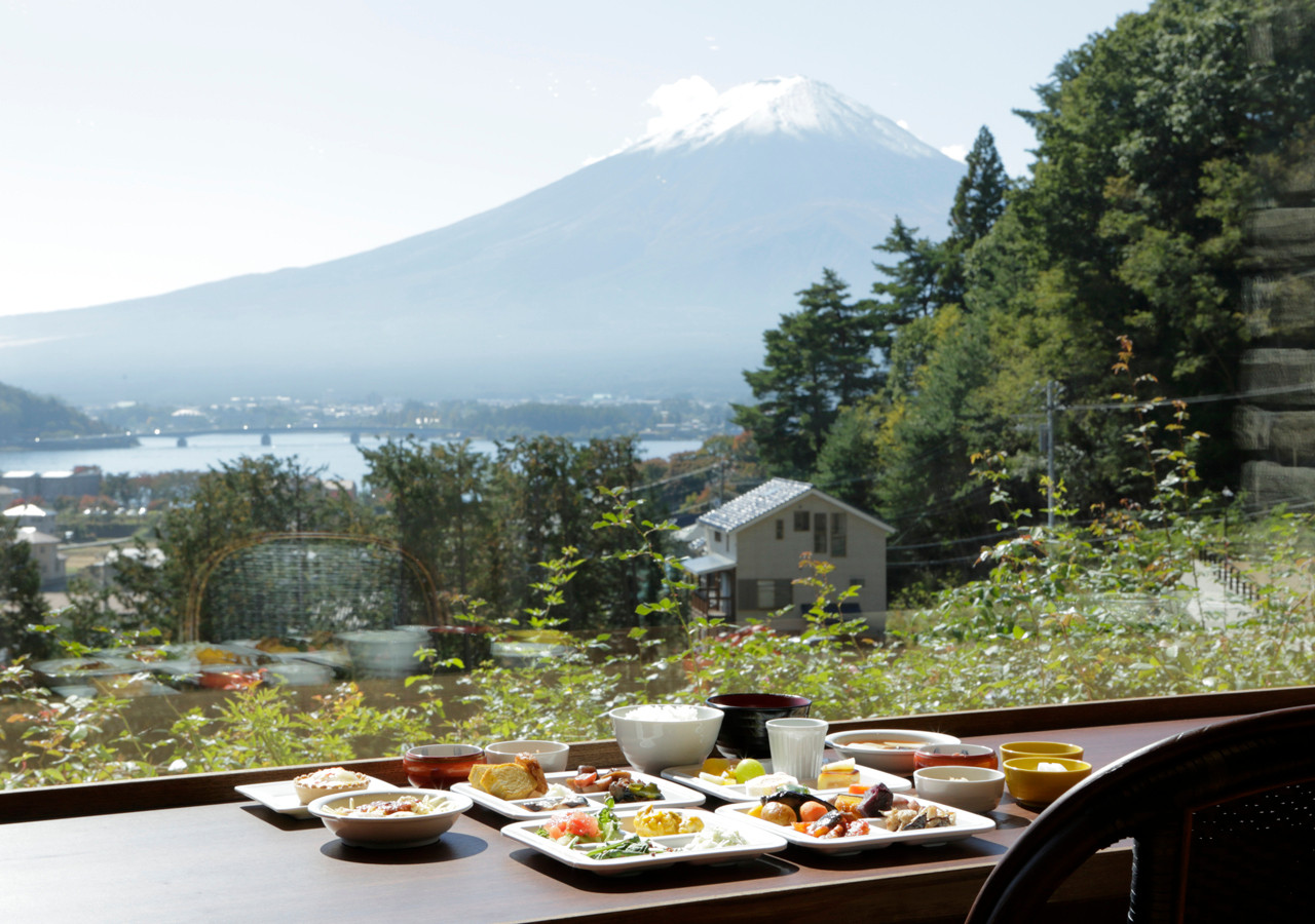 山梨ご当地グルメのほうとうでほっこり、和洋ビュッフェ3926522