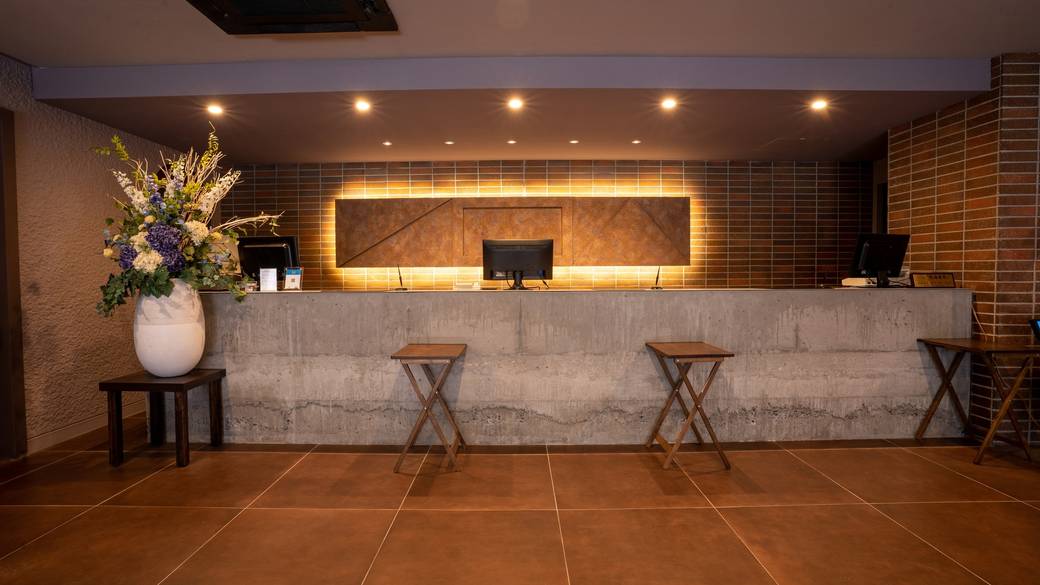 グレージュカラーで
おしゃれなロビー / 1