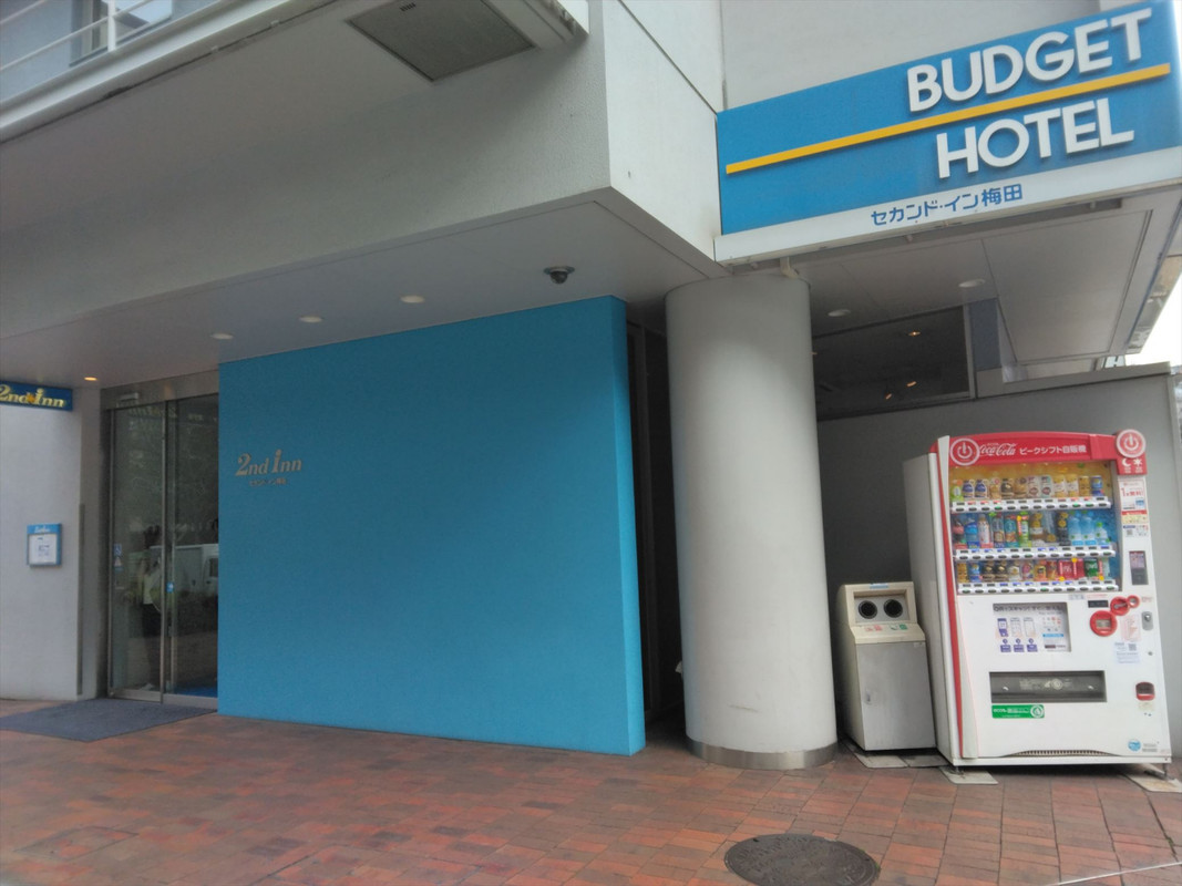 水色の壁が周囲からやたら浮いて目立つので見つけやすい