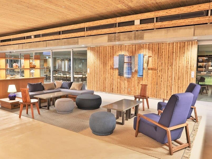 搭乗までの時間を過ごすラウンジはまさにホテルのよう。幸せな旅の余韻がいつまでも続きます