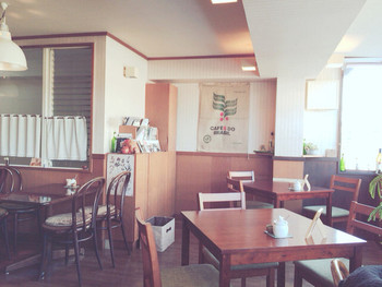 「食堂とカフェ ピナータ」 内観 62172650 