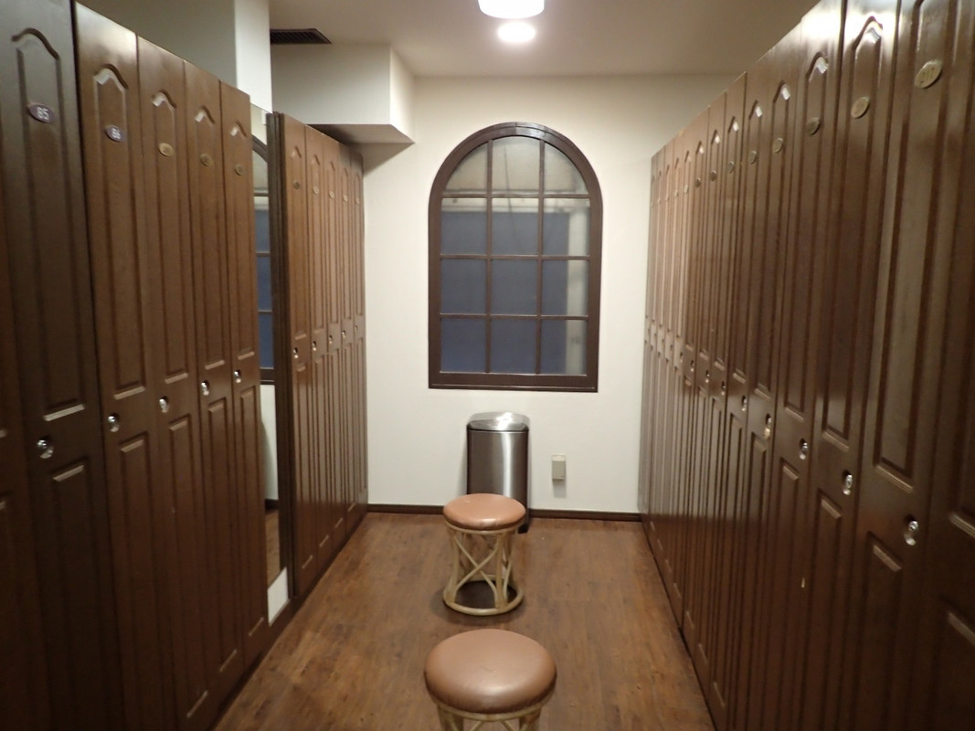 着替用のロッカールーム