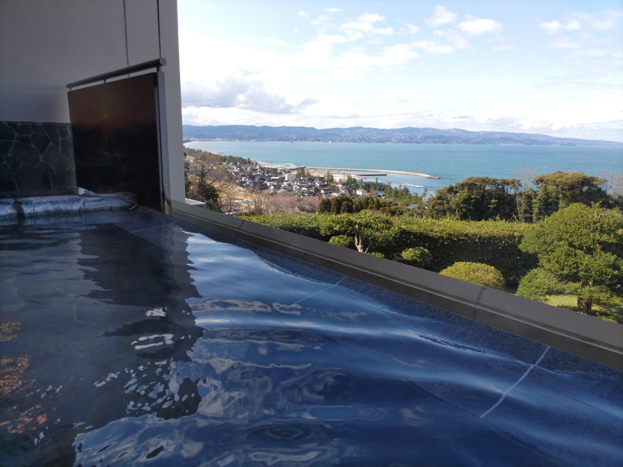 富山湾を一望できる全室オーシャンビューの眺望が魅力3849210