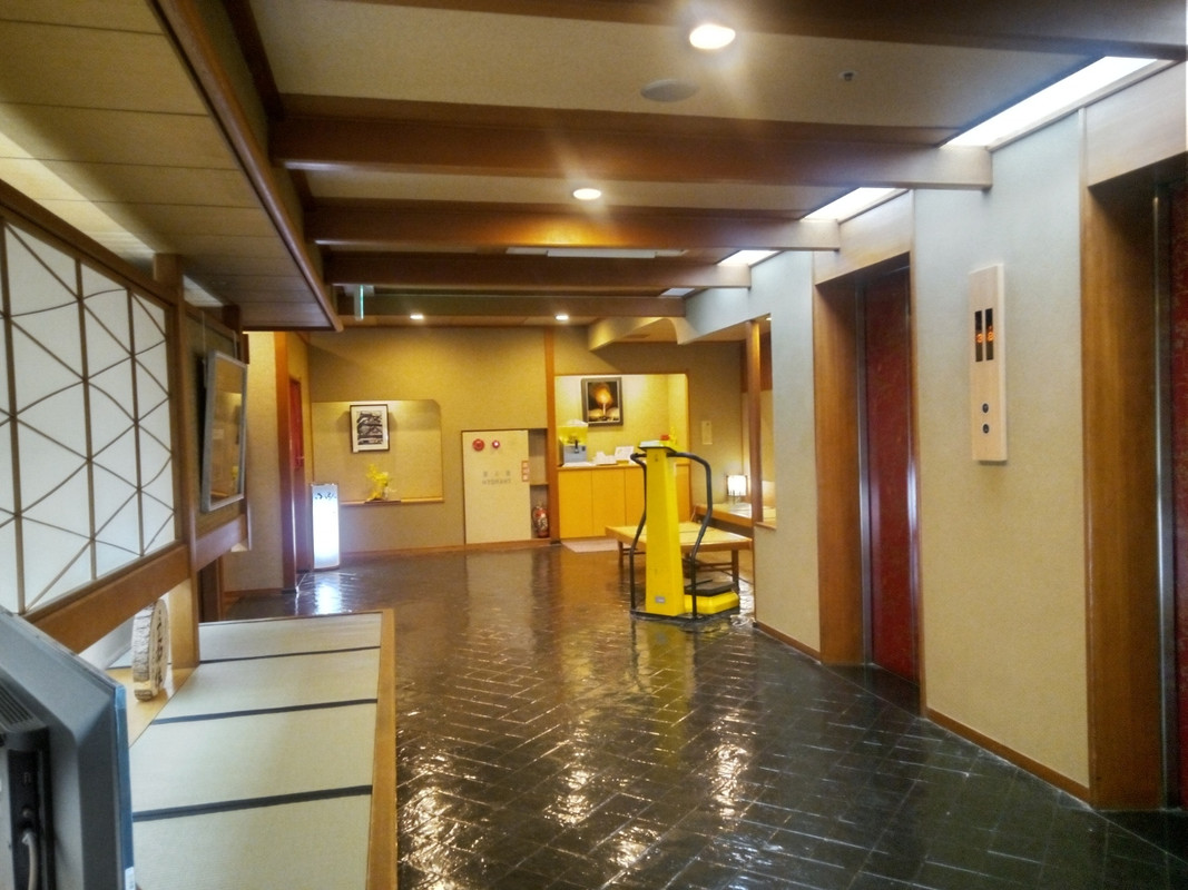 湯上り処です。かりん水とブルブル振動マシーンがあります。