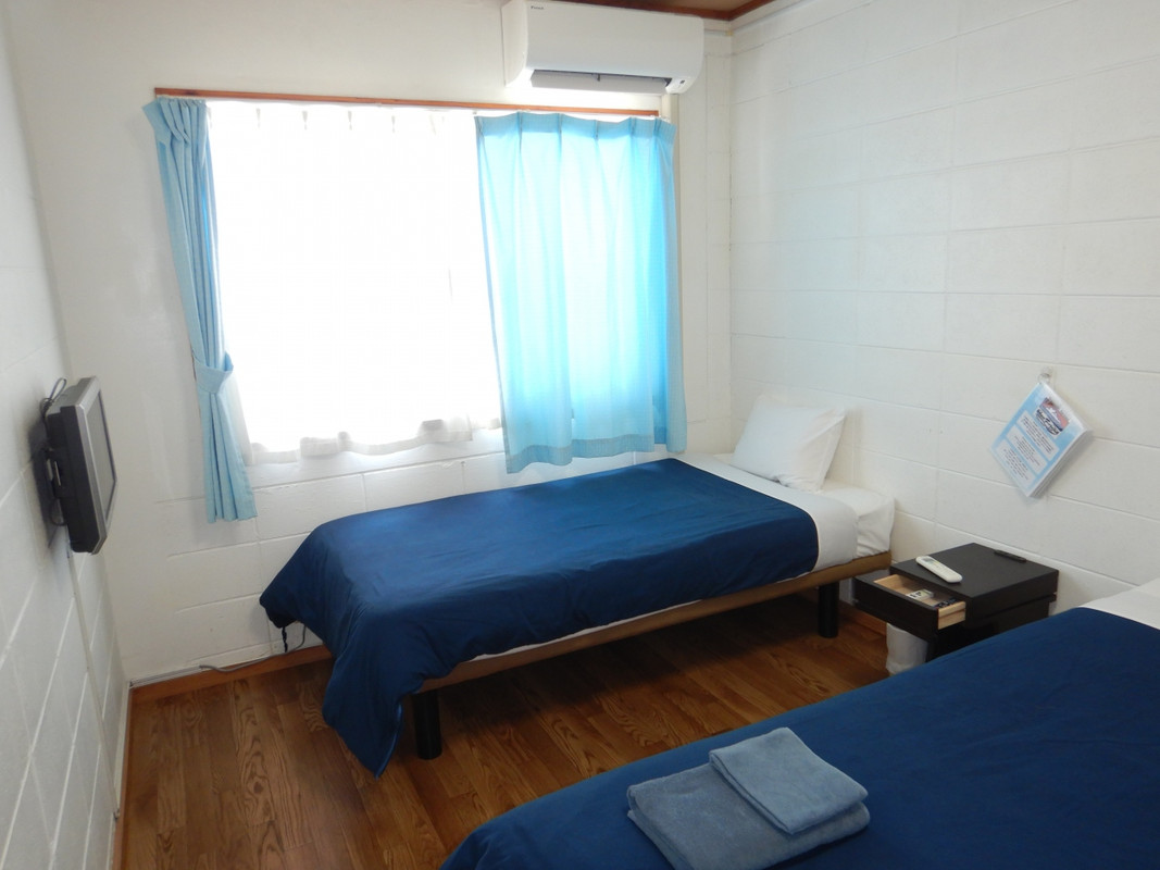 屋上に洗濯物を干すスペースあり。