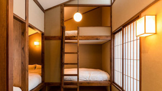 デラックス ルーム ベッド (複数台) エンスイート コートヤードビュー