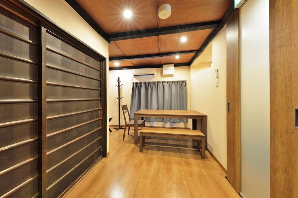 客室内のダイニングエリア