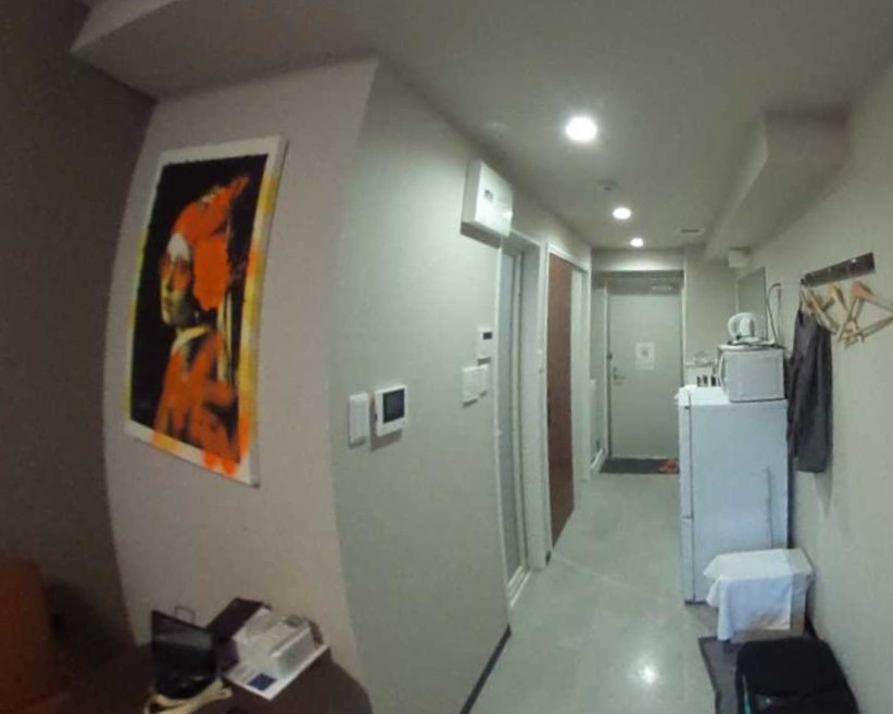 ドアを入ると右側に洗濯機(洗剤も) トイレ 浴室乾燥機