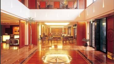 エントランス付近 / 1